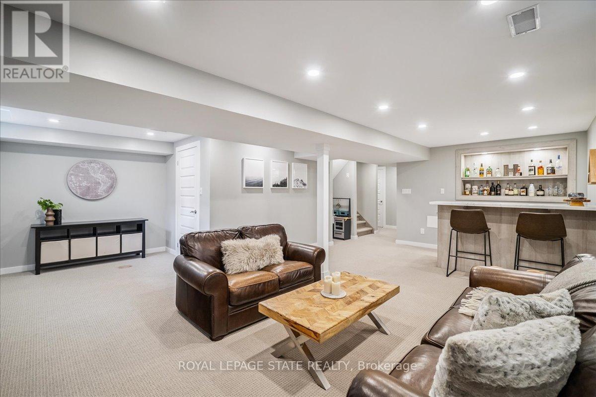 19 Prestwick Street, Hamilton (Stoney Creek Mountain), Ontario  L8J 0K6 - Photo 7 - X12455174