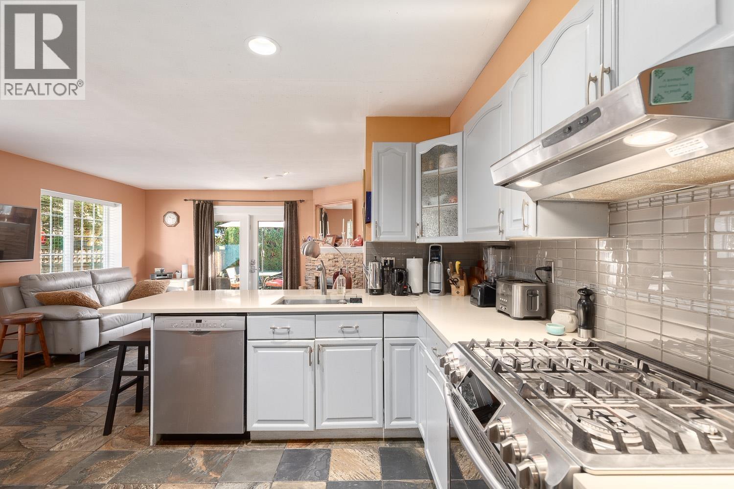 3 1652 Mahon Avenue, North Vancouver, British Columbia  V7M 2S8 - Photo 3 - R3057201
