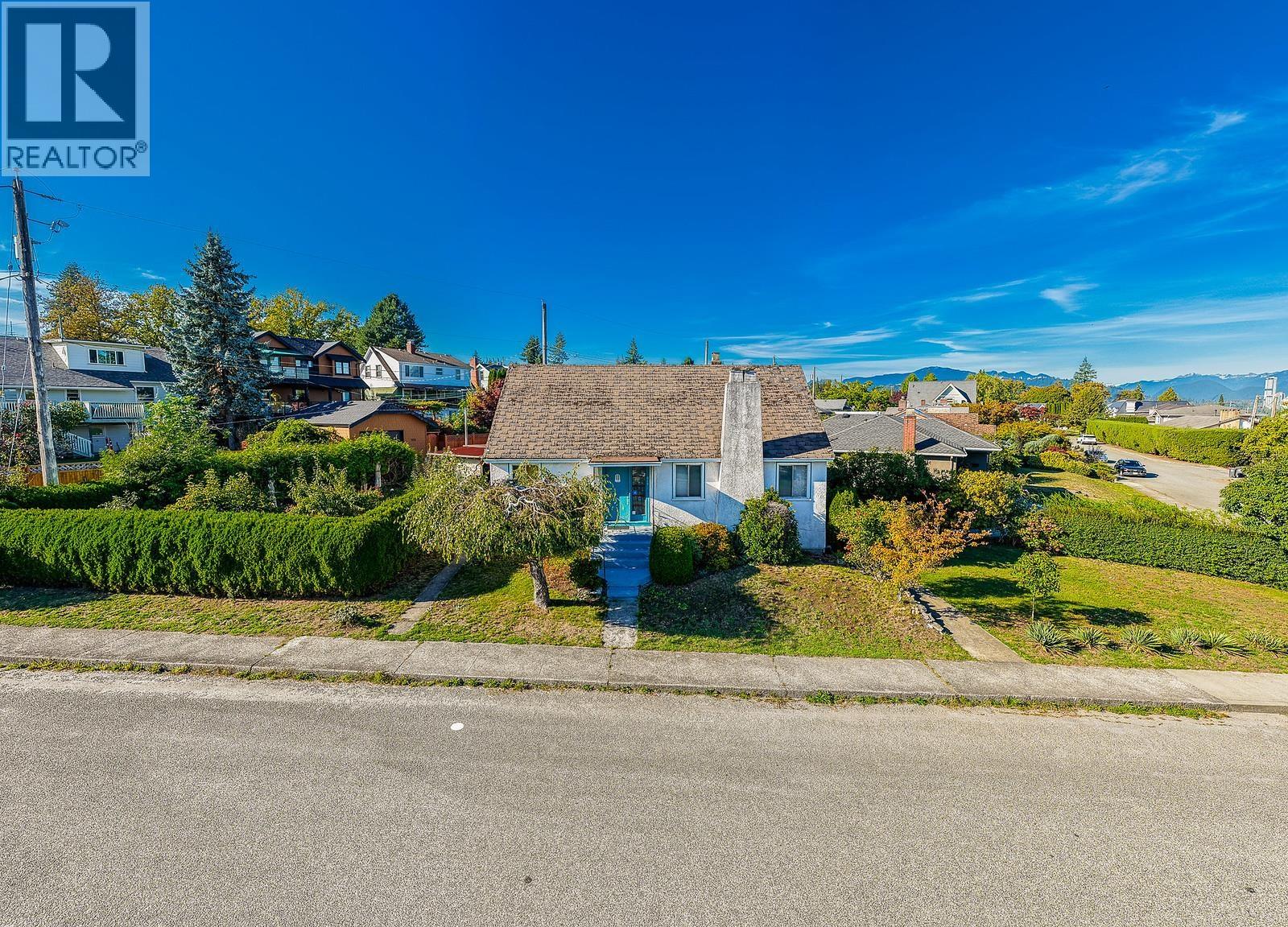 319 CHURCHILL AVENUE, New Westminster, British Columbia