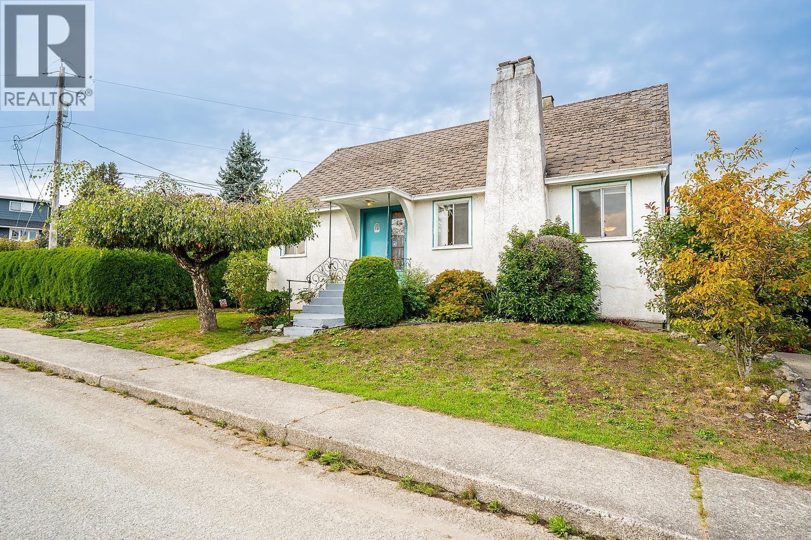 319 Churchill Avenue, New Westminster, British Columbia  V3L 4P4 - Photo 2 - R3057195