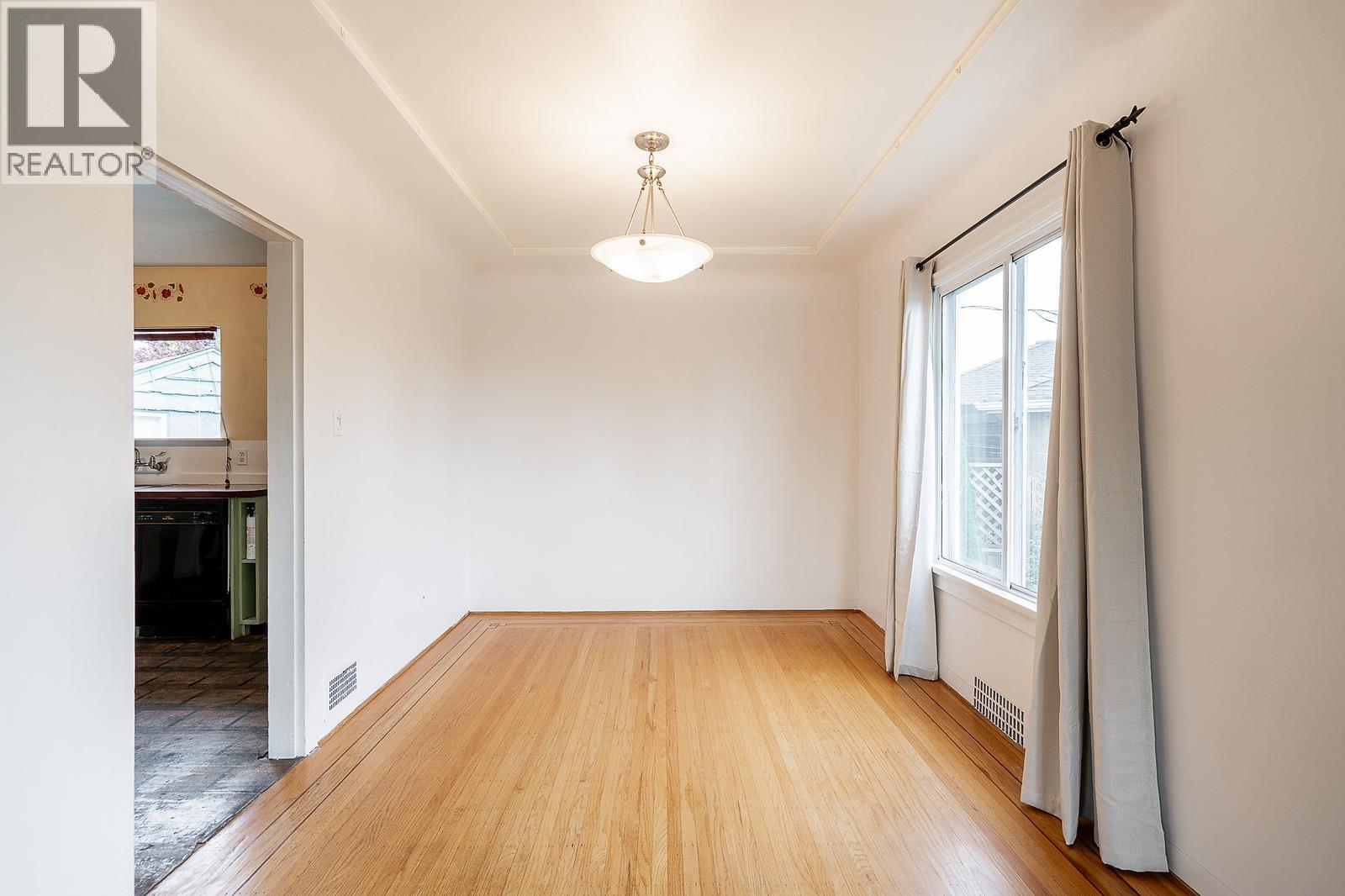 319 Churchill Avenue, New Westminster, British Columbia  V3L 4P4 - Photo 7 - R3057195
