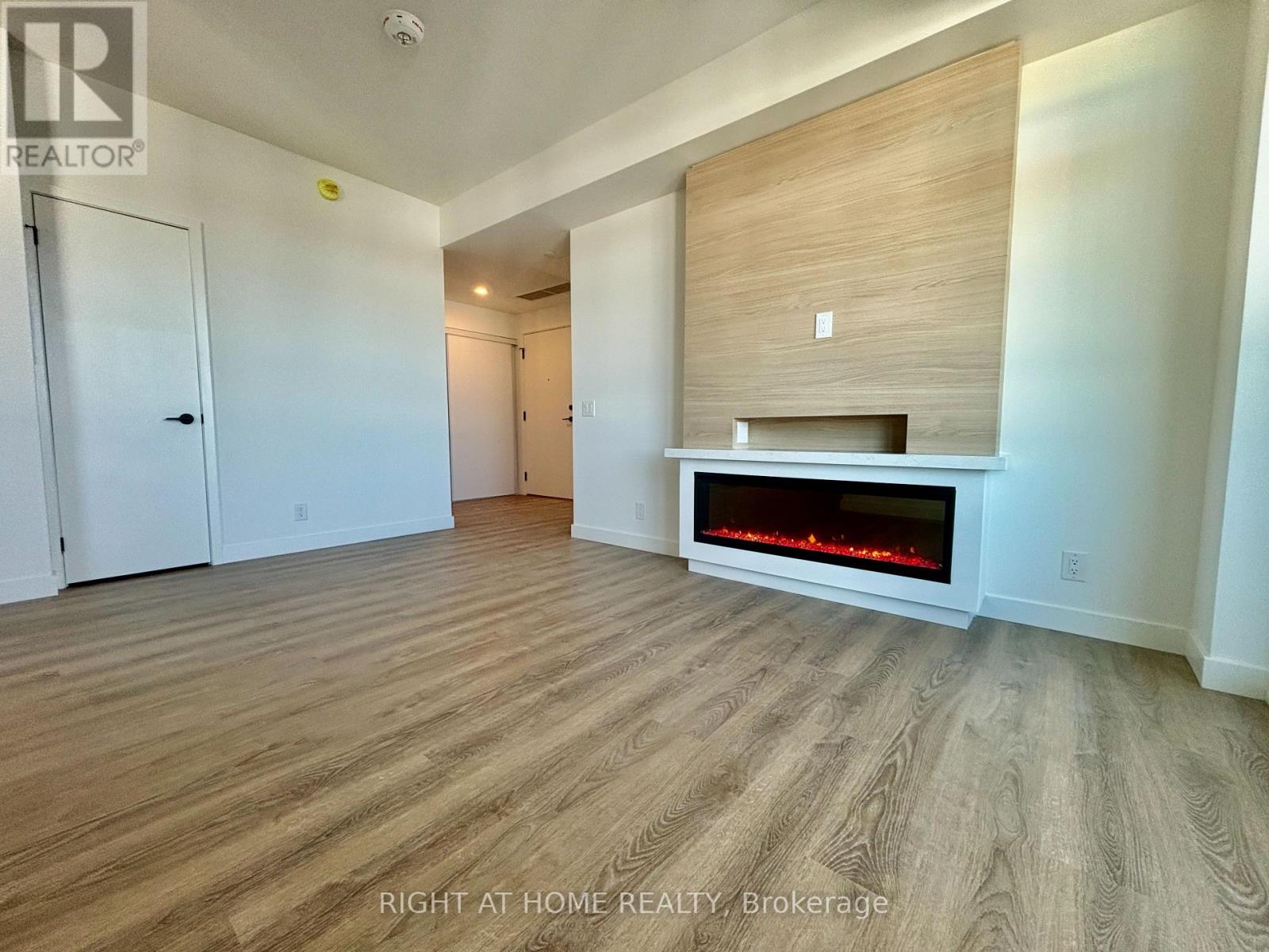 903 - 1050 Eastern Avenue, Toronto, Ontario  M4L 0B7 - Photo 2 - E12414304