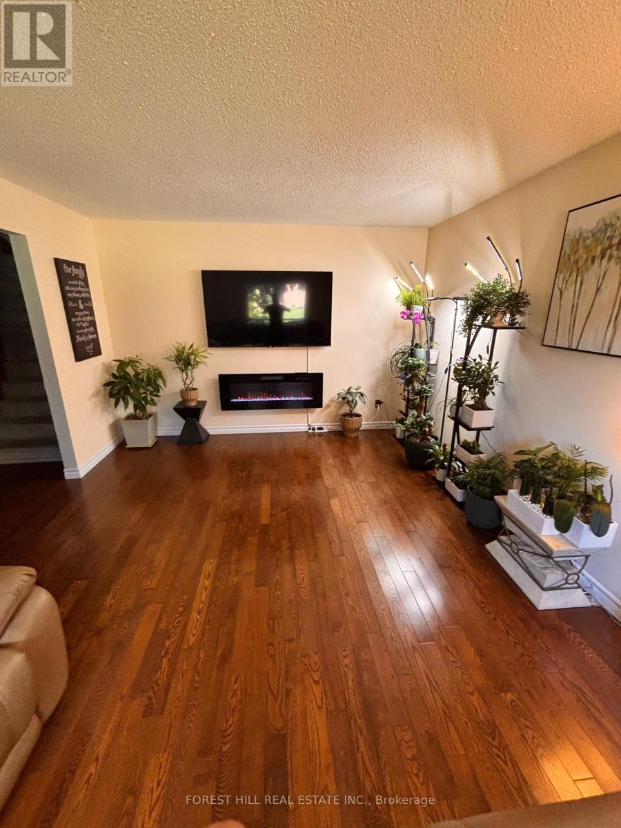 48 Haskell Crescent, Aurora, Ontario  L4G 5T3 - Photo 11 - N12380164