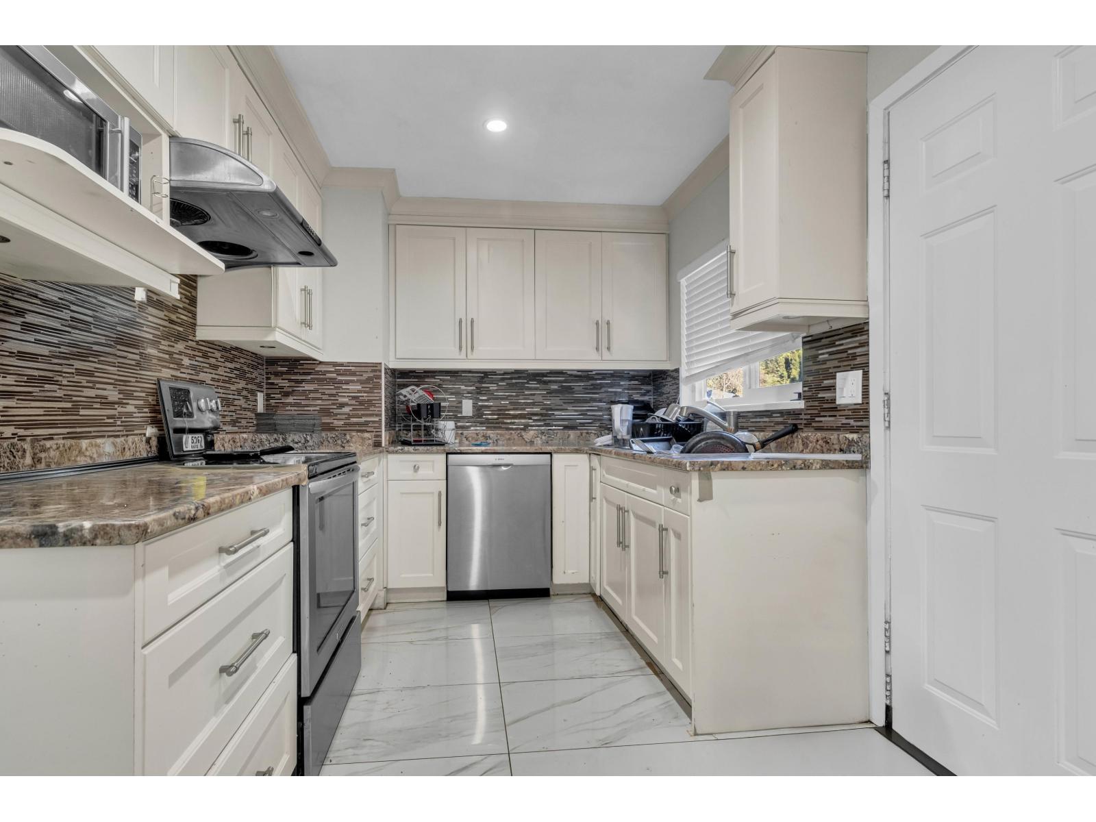12552 99 Avenue, Surrey, British Columbia  V3V 2P5 - Photo 3 - R3053180