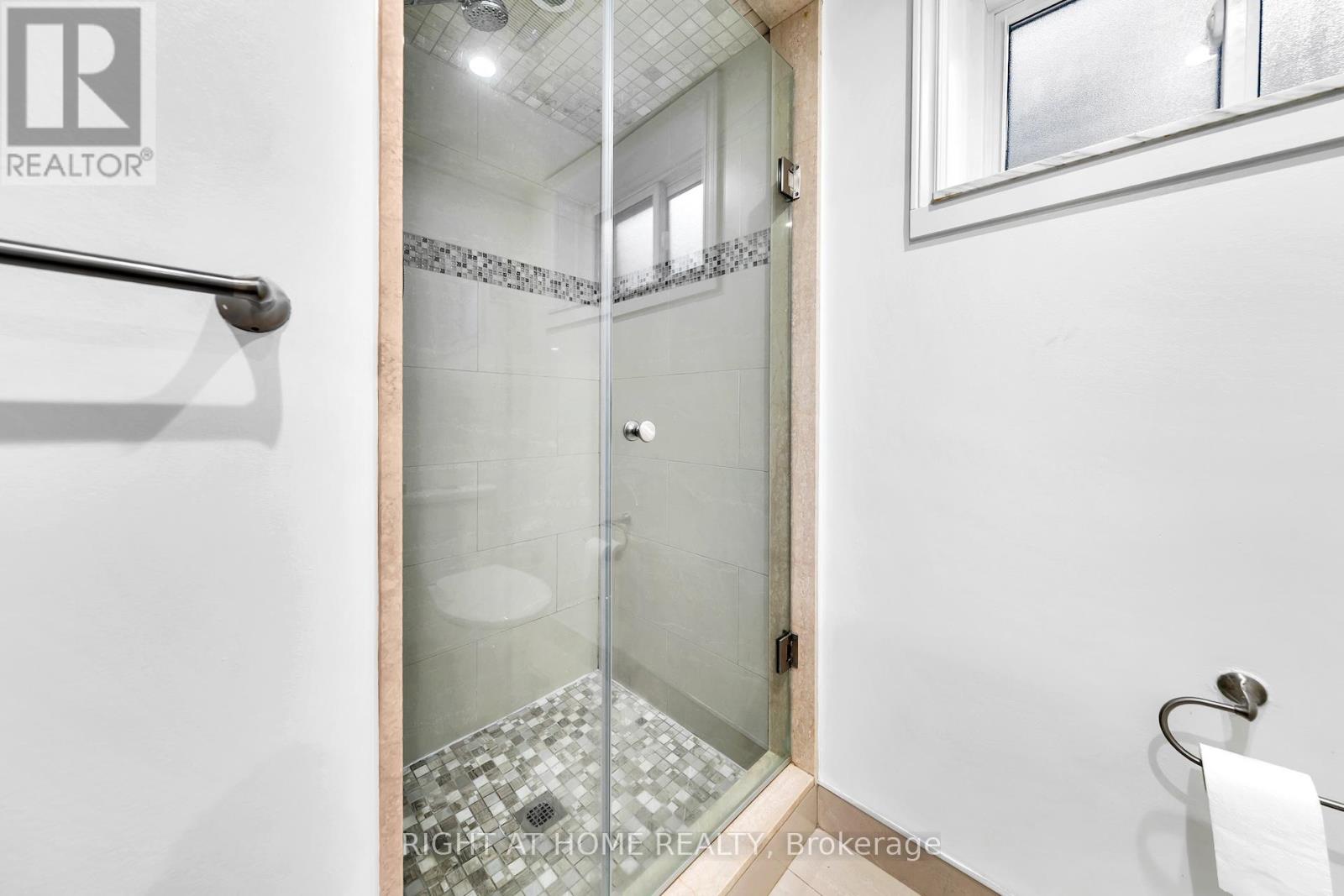 422 Maple Leaf Drive, Toronto, Ontario  M6L 1P7 - Photo 39 - W12455169