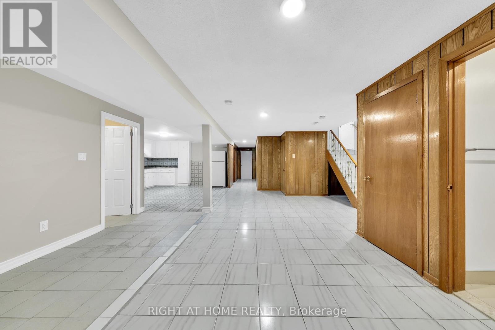 422 Maple Leaf Drive, Toronto, Ontario  M6L 1P7 - Photo 40 - W12455169
