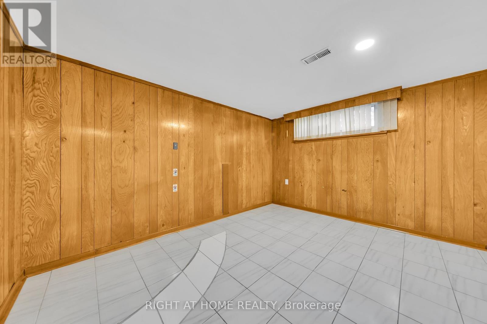422 Maple Leaf Drive, Toronto, Ontario  M6L 1P7 - Photo 42 - W12455169