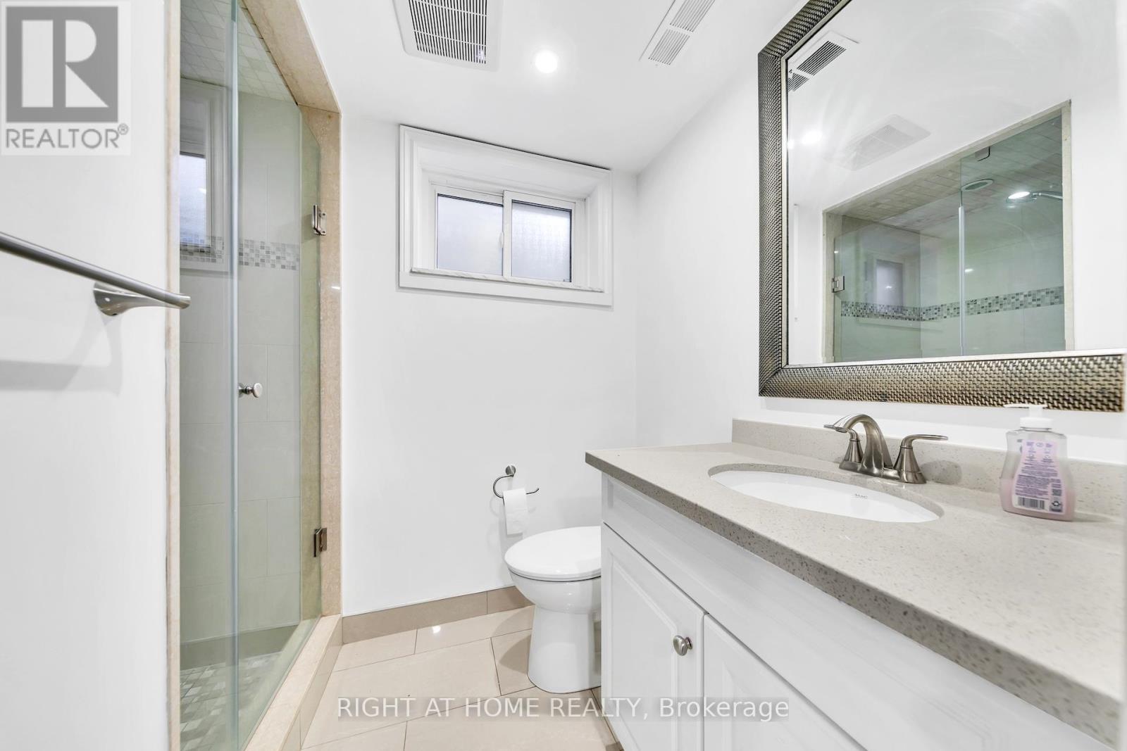 422 Maple Leaf Drive, Toronto, Ontario  M6L 1P7 - Photo 41 - W12455169