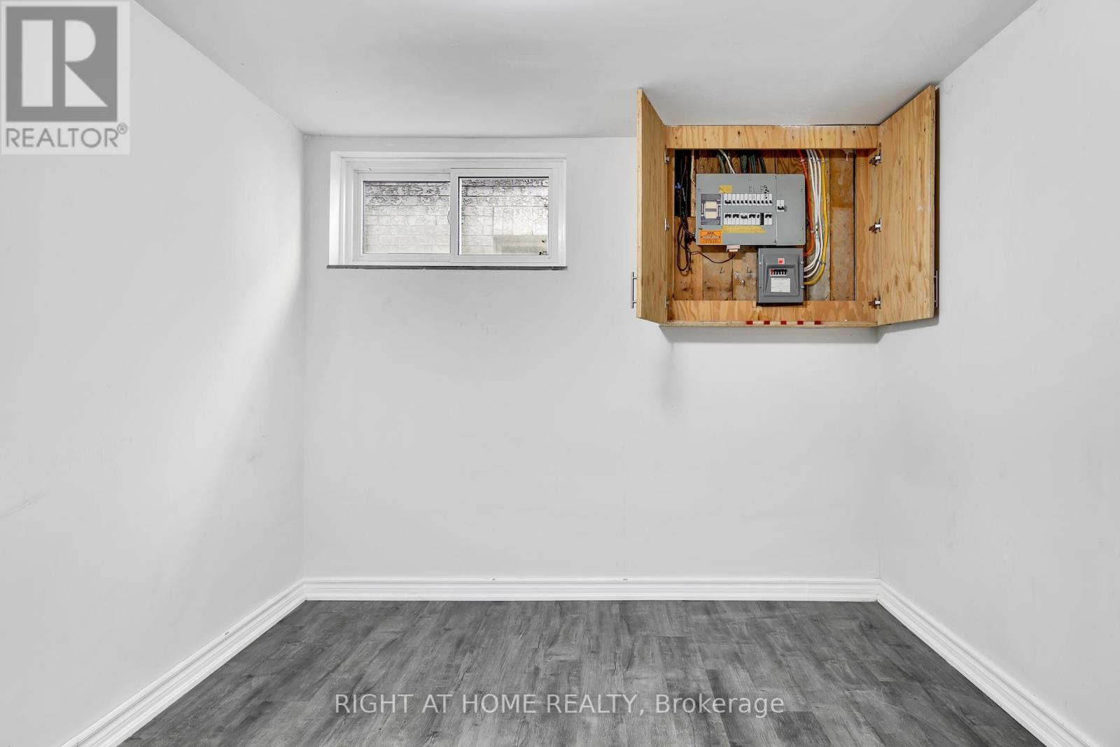 422 Maple Leaf Drive, Toronto, Ontario  M6L 1P7 - Photo 43 - W12455169