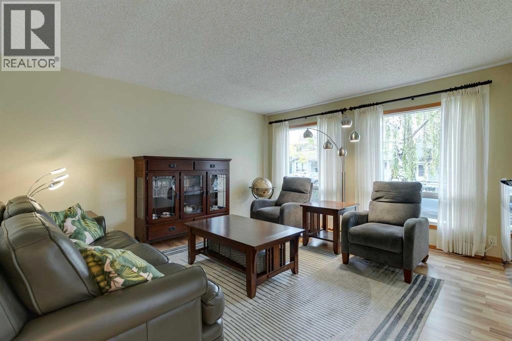 152 Sandstone Road Nw, Calgary, Alberta  T3K 2X9 - Photo 3 - A2261251