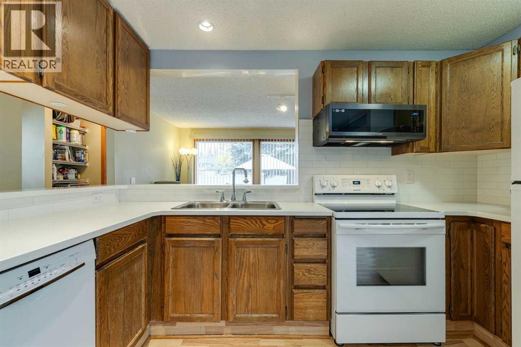 152 Sandstone Road Nw, Calgary, Alberta  T3K 2X9 - Photo 10 - A2261251