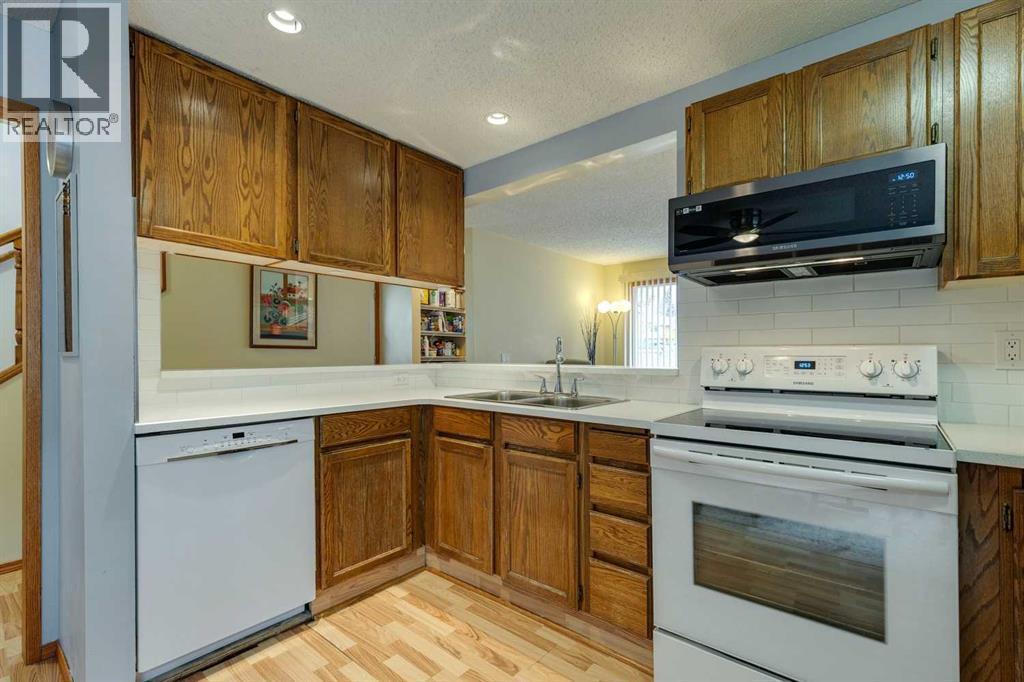 152 Sandstone Road Nw, Calgary, Alberta  T3K 2X9 - Photo 11 - A2261251