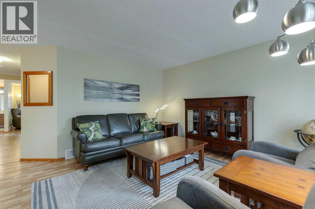152 Sandstone Road Nw, Calgary, Alberta  T3K 2X9 - Photo 5 - A2261251