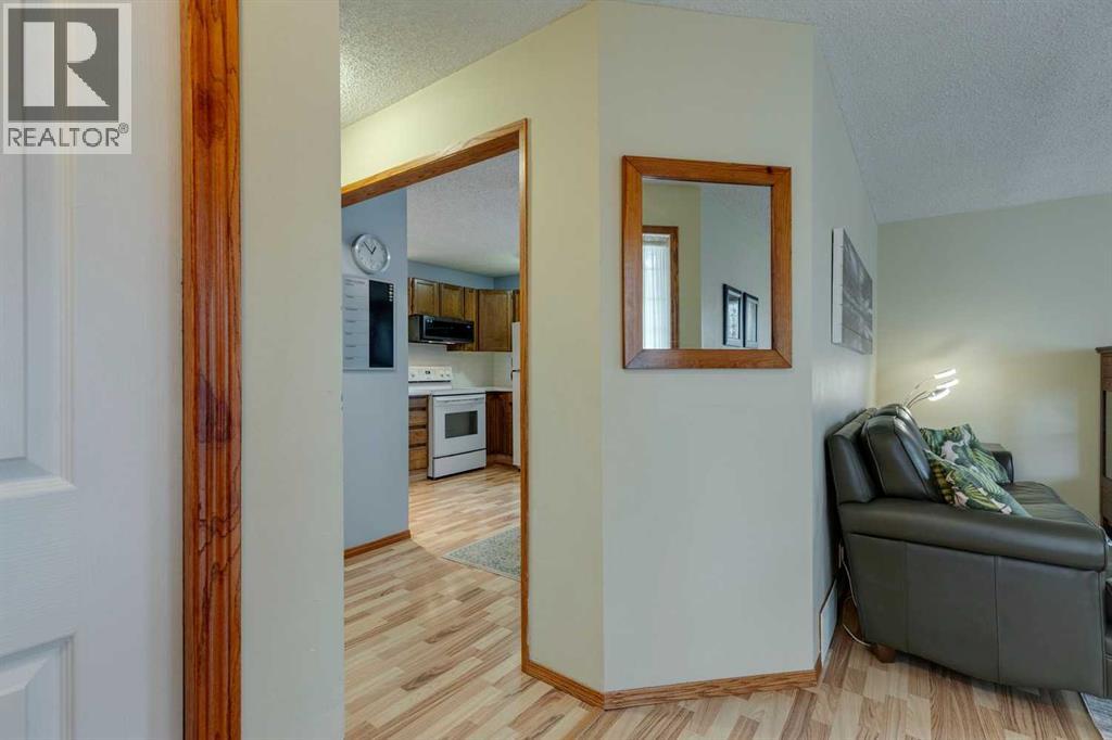 152 Sandstone Road Nw, Calgary, Alberta  T3K 2X9 - Photo 4 - A2261251