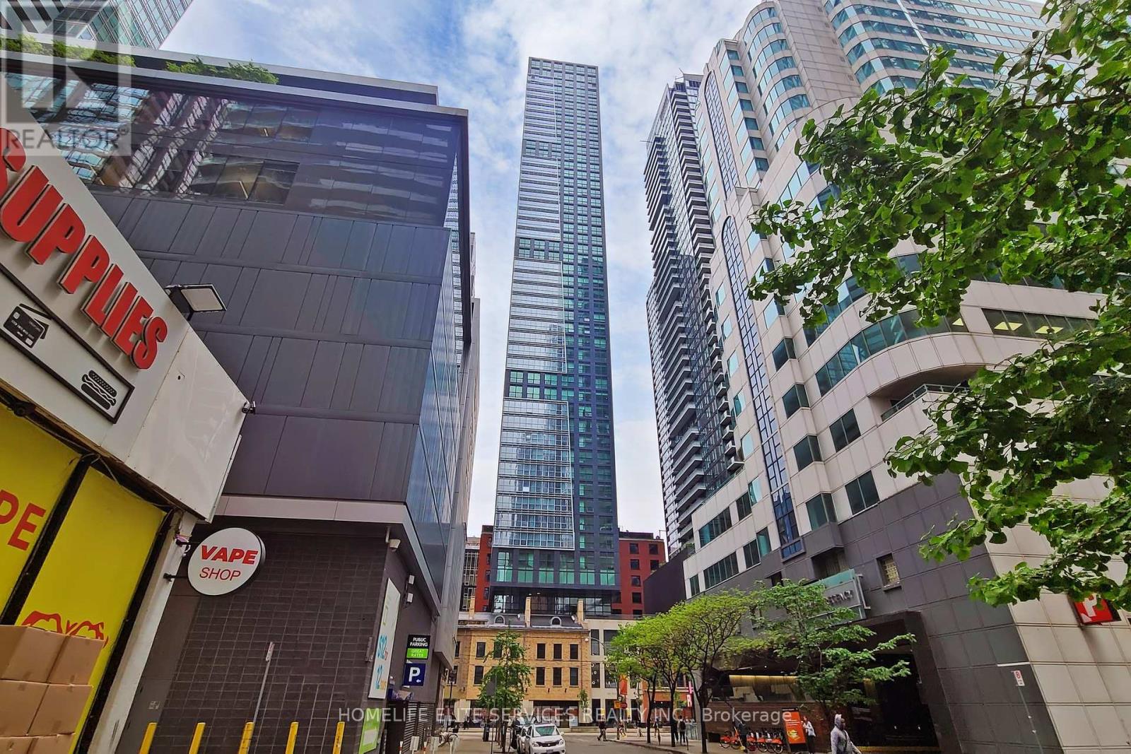 703 - 327 King Street W, Toronto, Ontario  M5V 0W7 - Photo 2 - C12455215
