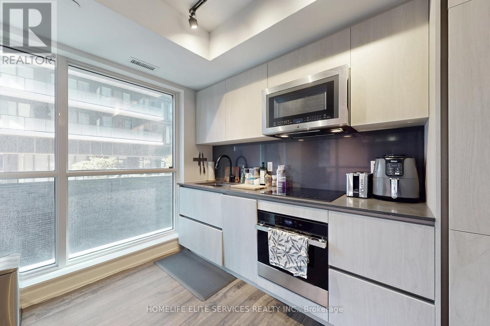 703 - 327 King Street W, Toronto, Ontario  M5V 0W7 - Photo 21 - C12455215