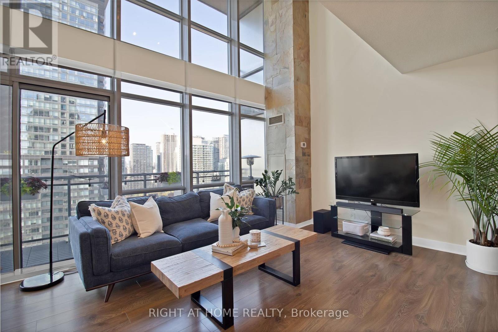 3205 - 15 Fort York Boulevard, Toronto (Waterfront Communities), Ontario  M5V 3Y4 - Photo 10 - C12455237