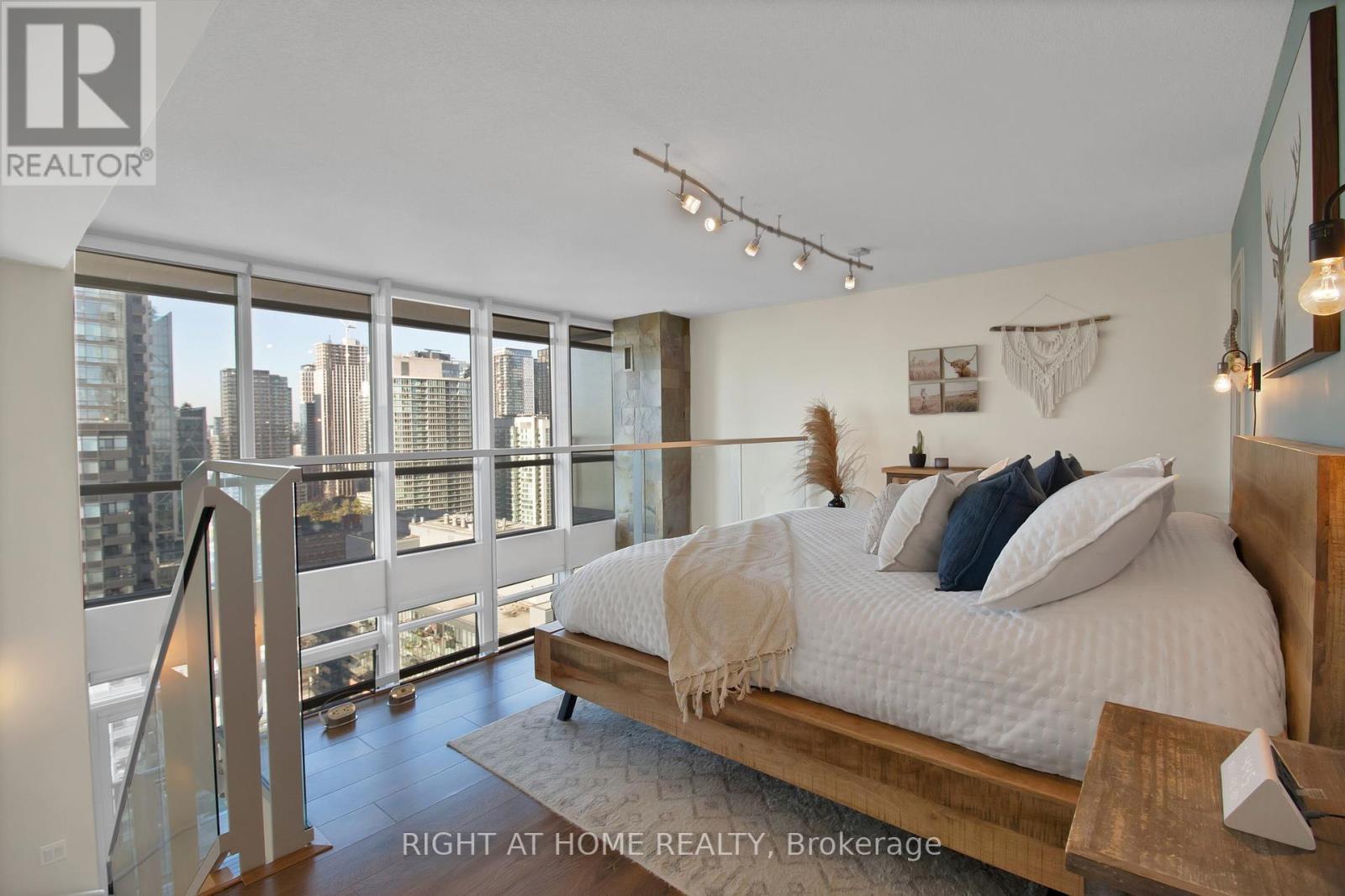 3205 - 15 Fort York Boulevard, Toronto (Waterfront Communities), Ontario  M5V 3Y4 - Photo 13 - C12455237