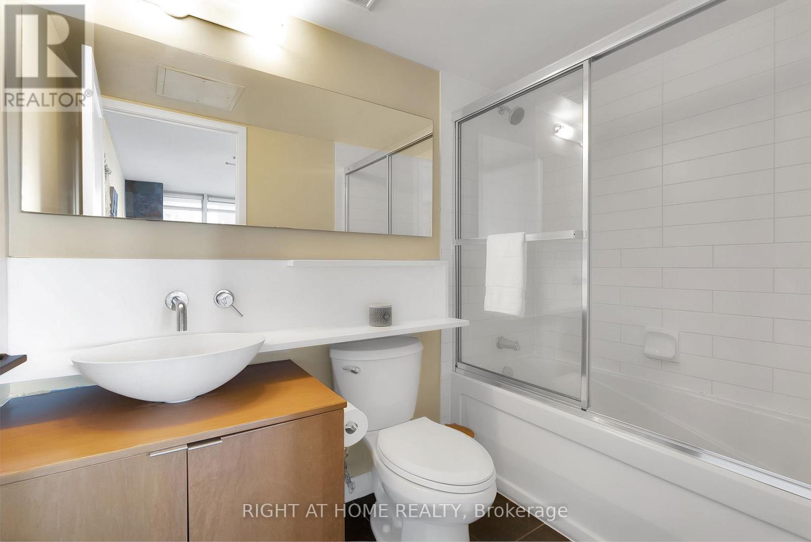 3205 - 15 Fort York Boulevard, Toronto (Waterfront Communities), Ontario  M5V 3Y4 - Photo 20 - C12455237