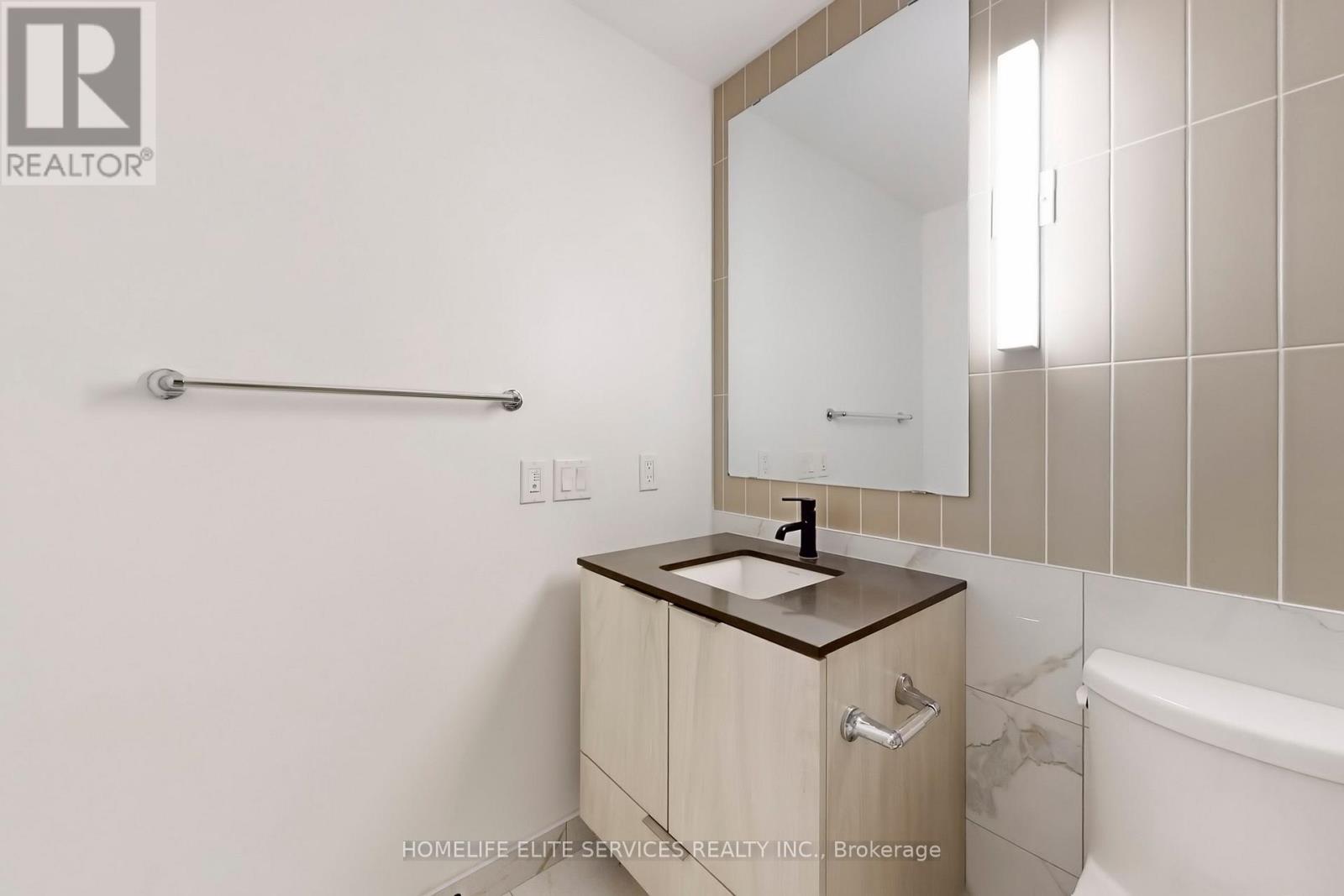 2302 - 327 King Street W, Toronto, Ontario  M5V 0W7 - Photo 34 - C12455264