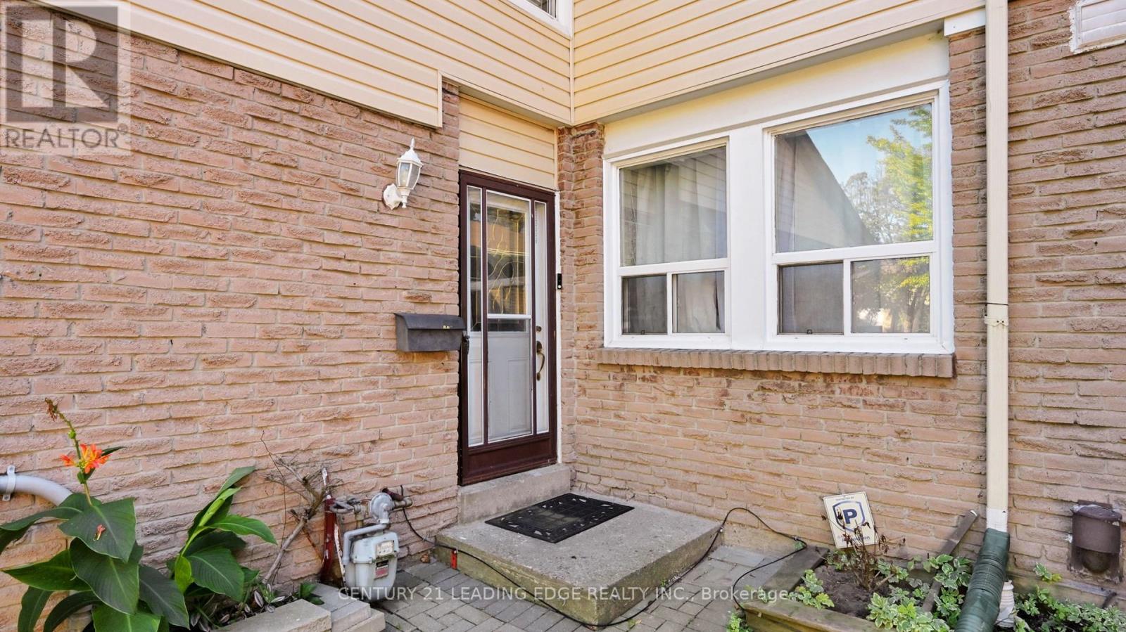 101 Red River Crescent, Toronto (Rouge), Ontario  M1B 1Z5 - Photo 2 - E12455217
