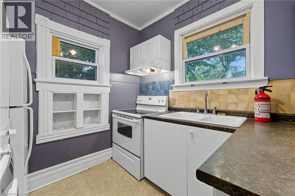 8 Tasker Street, St. Catharines, Ontario  L2R 3Z8 - Photo 13 - 40777068