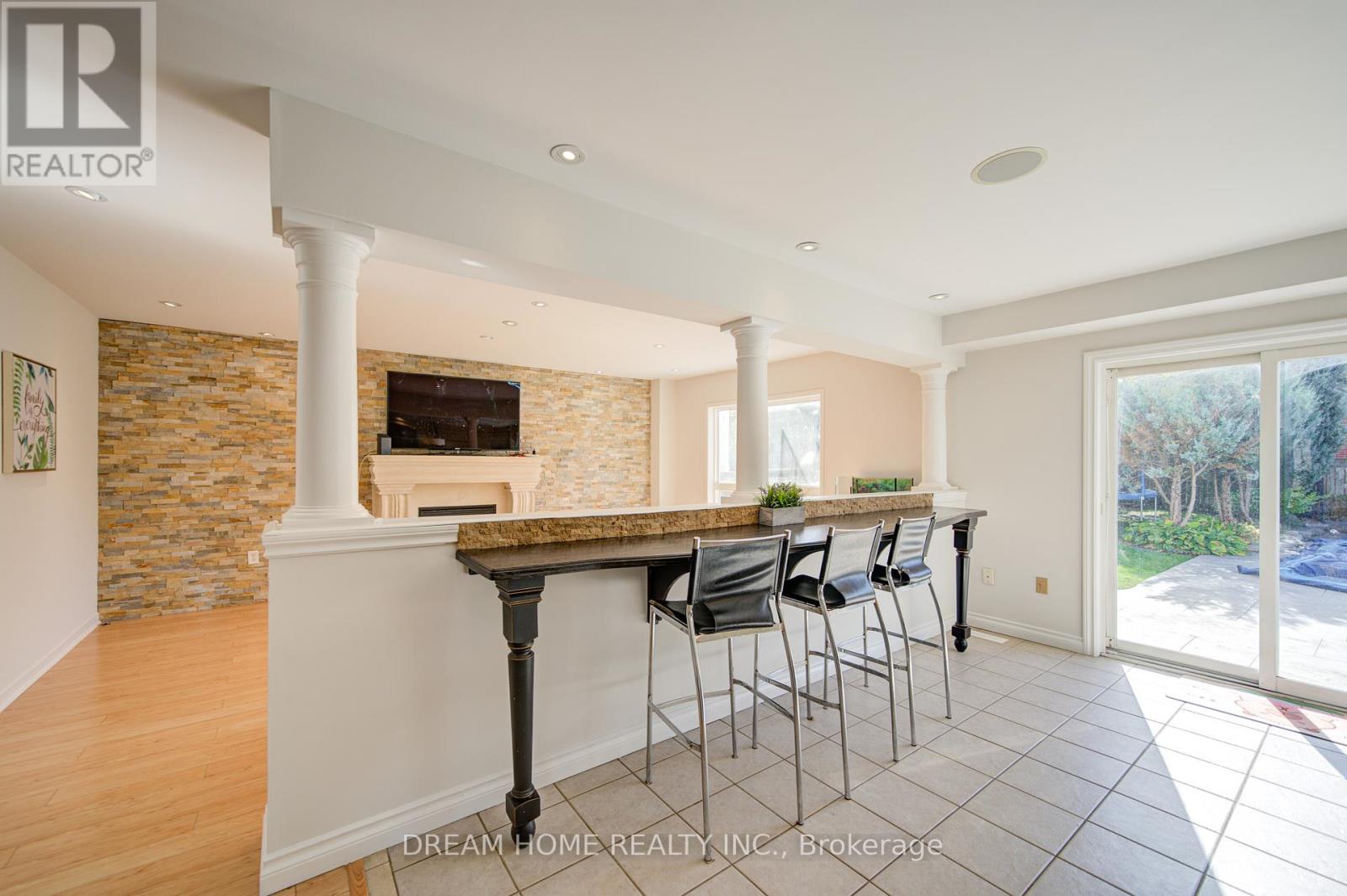 23 Viscount Way, East Gwillimbury, Ontario  L0G 1M0 - Photo 10 - N12455221