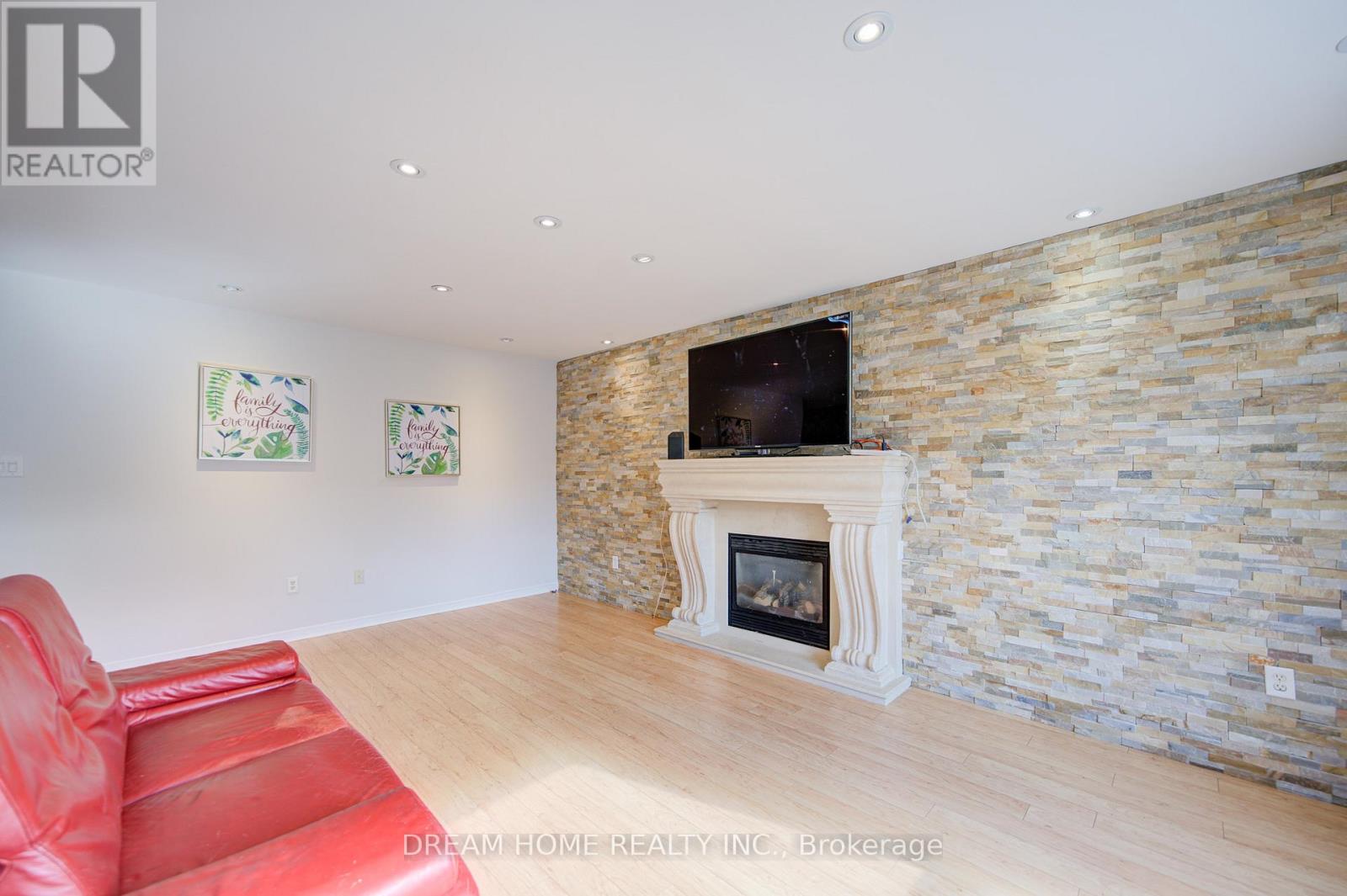 23 Viscount Way, East Gwillimbury, Ontario  L0G 1M0 - Photo 11 - N12455221