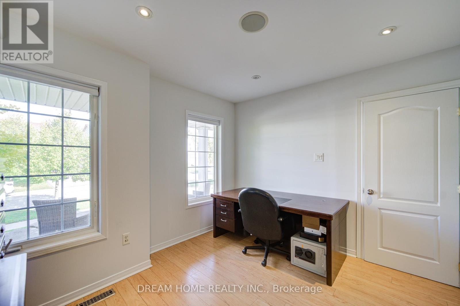 23 Viscount Way, East Gwillimbury, Ontario  L0G 1M0 - Photo 16 - N12455221