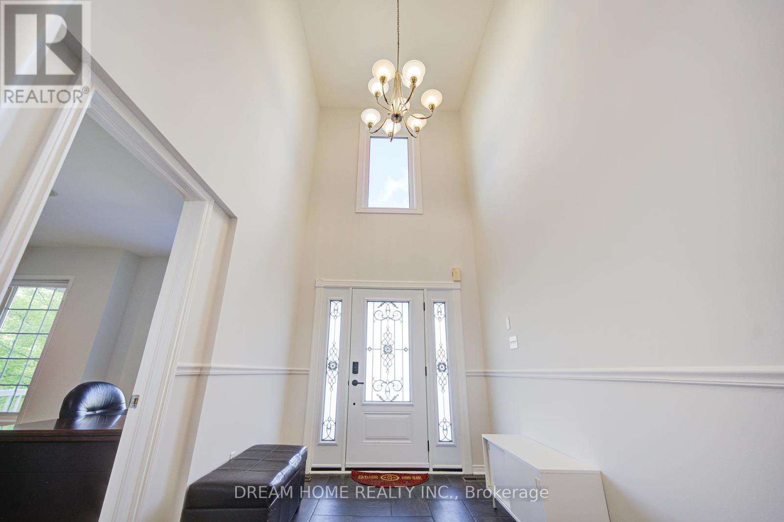 23 Viscount Way, East Gwillimbury, Ontario  L0G 1M0 - Photo 3 - N12455221