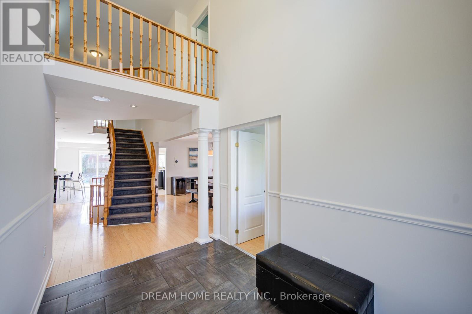 23 Viscount Way, East Gwillimbury, Ontario  L0G 1M0 - Photo 6 - N12455221