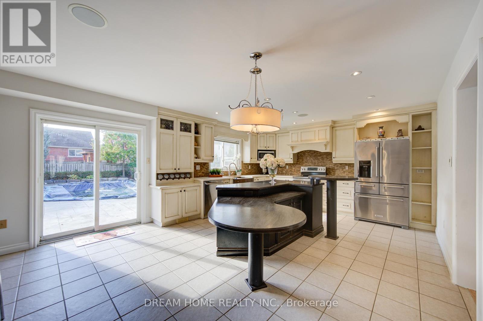 23 Viscount Way, East Gwillimbury, Ontario  L0G 1M0 - Photo 7 - N12455221