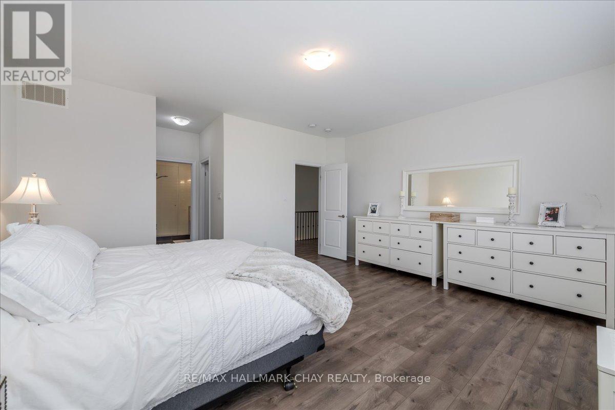 1433 Mcroberts Crescent, Innisfil, Ontario  L9S 4R7 - Photo 18 - N12455246