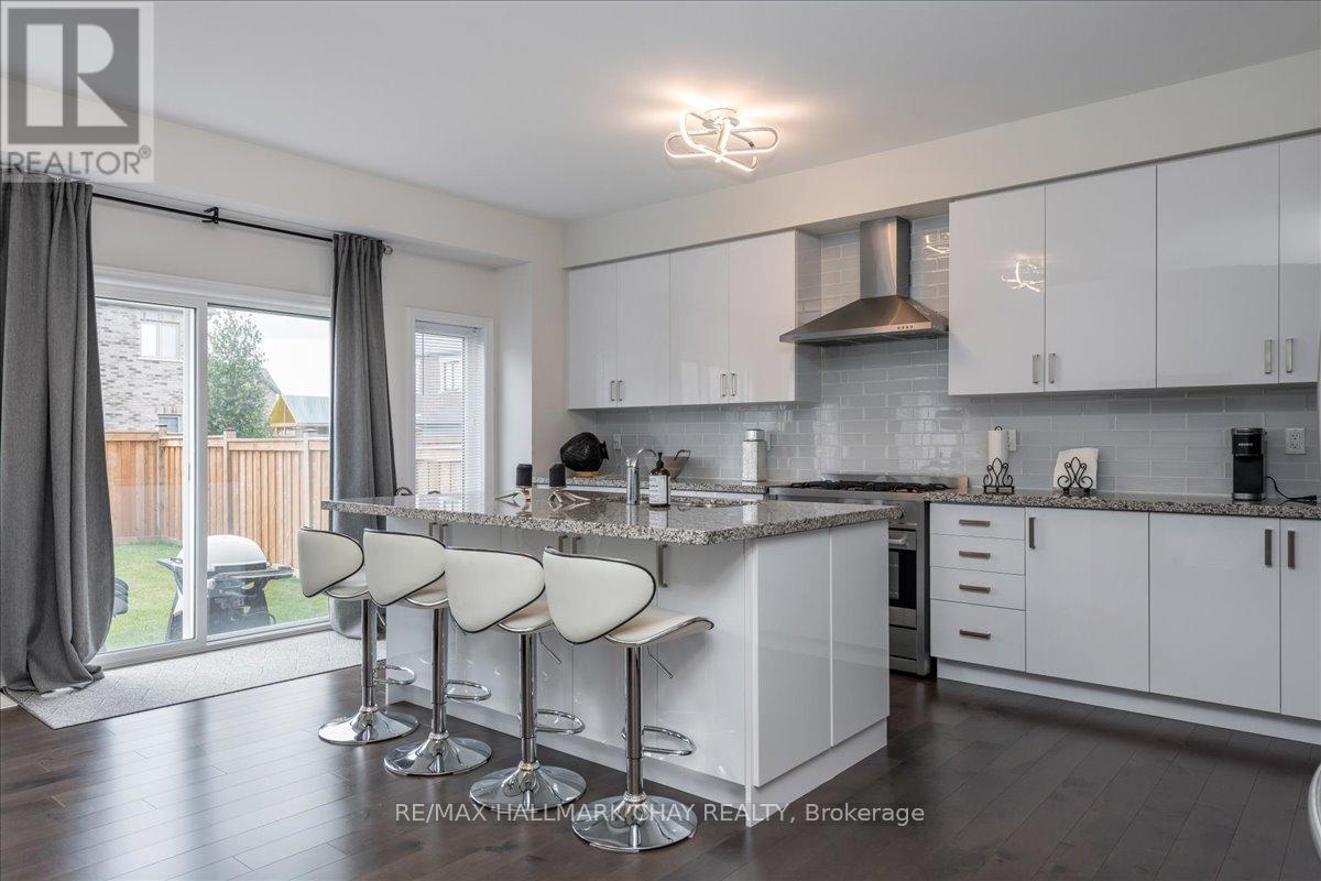 1433 Mcroberts Crescent, Innisfil, Ontario  L9S 4R7 - Photo 9 - N12455246