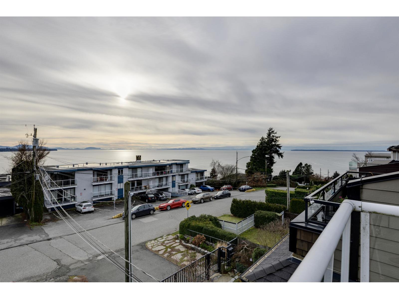 15173 Royal Avenue, White Rock, British Columbia  V4B 1M2 - Photo 6 - R3056995