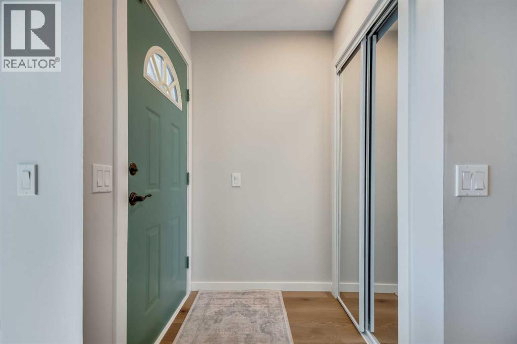 92 Woodford Drive Sw, Calgary, Alberta  T2W 4C3 - Photo 3 - A2258739