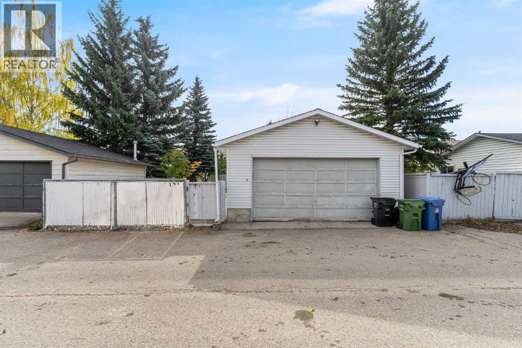 92 Woodford Drive Sw, Calgary, Alberta  T2W 4C3 - Photo 44 - A2258739
