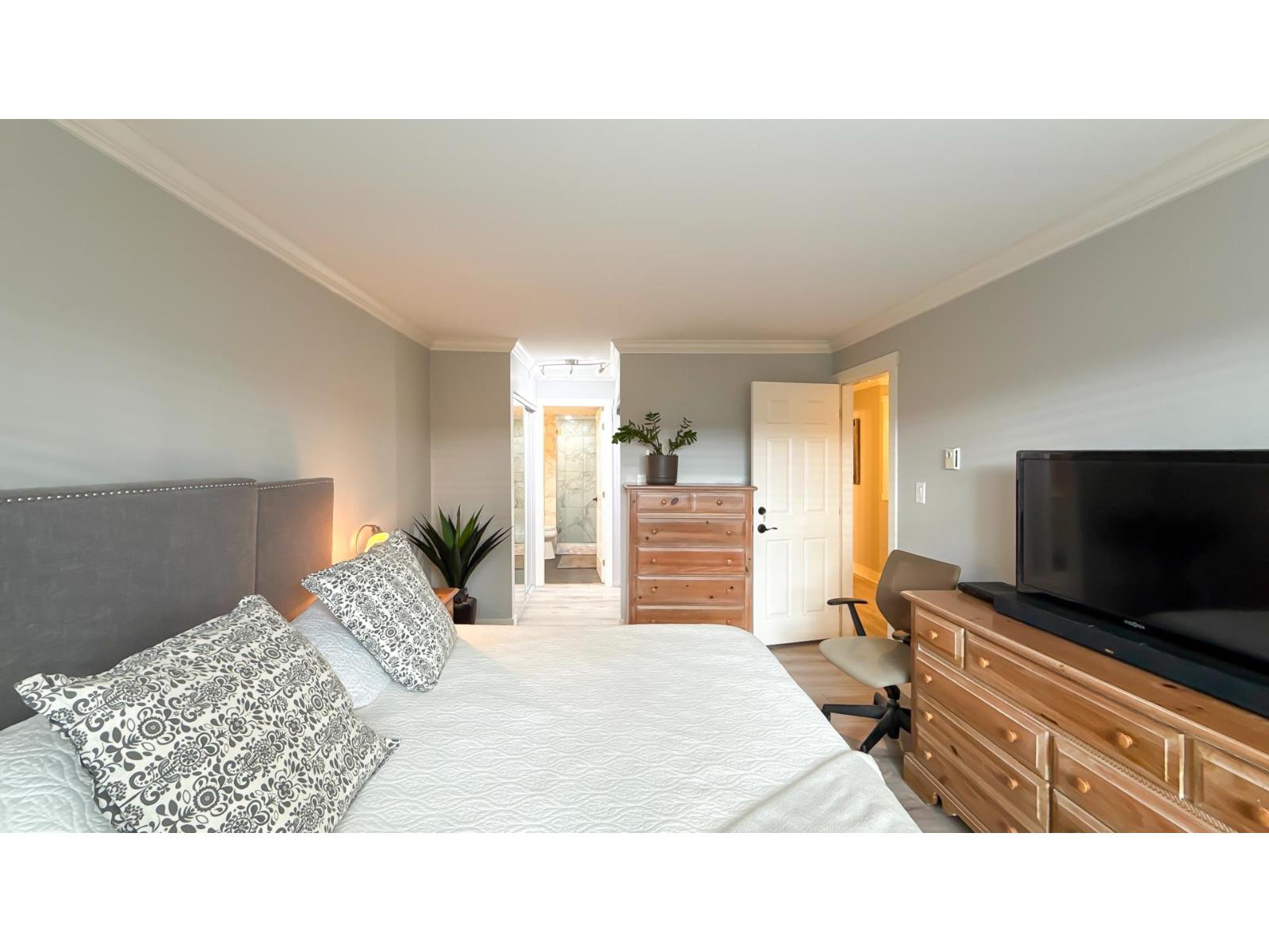 109 1533 Best Street, White Rock, British Columbia  V4B 4E9 - Photo 11 - R3057013