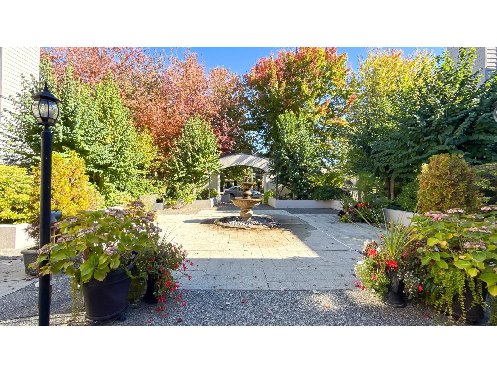 109 1533 Best Street, White Rock, British Columbia  V4B 4E9 - Photo 2 - R3057013