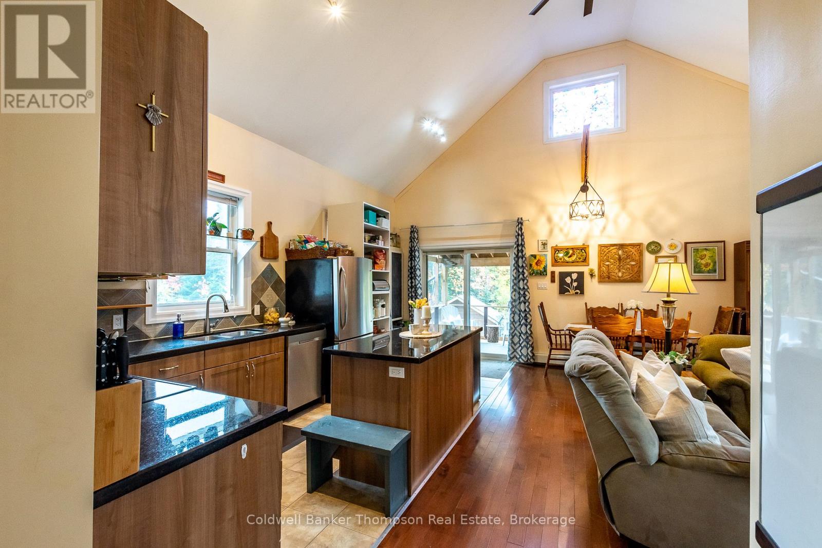 20 Wolf Paw Road, Huntsville, Ontario  P0B 1M0 - Photo 5 - X12455333
