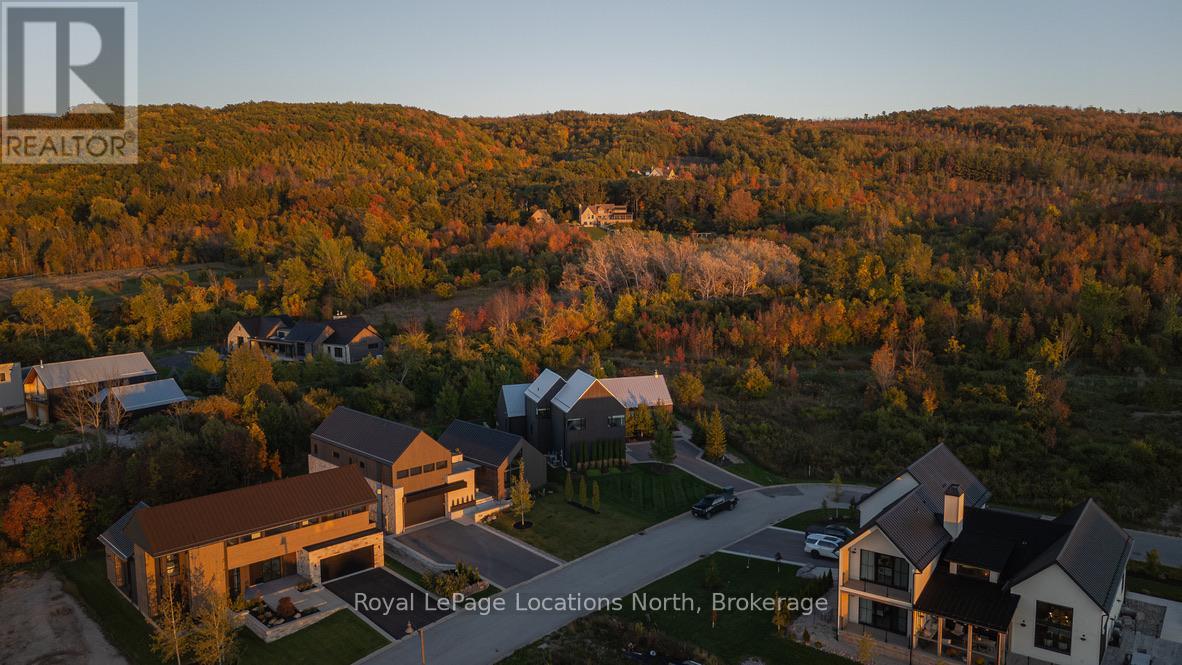 104 Maryward Crescent, Blue Mountains, Ontario  N0H 1J0 - Photo 7 - X12455356
