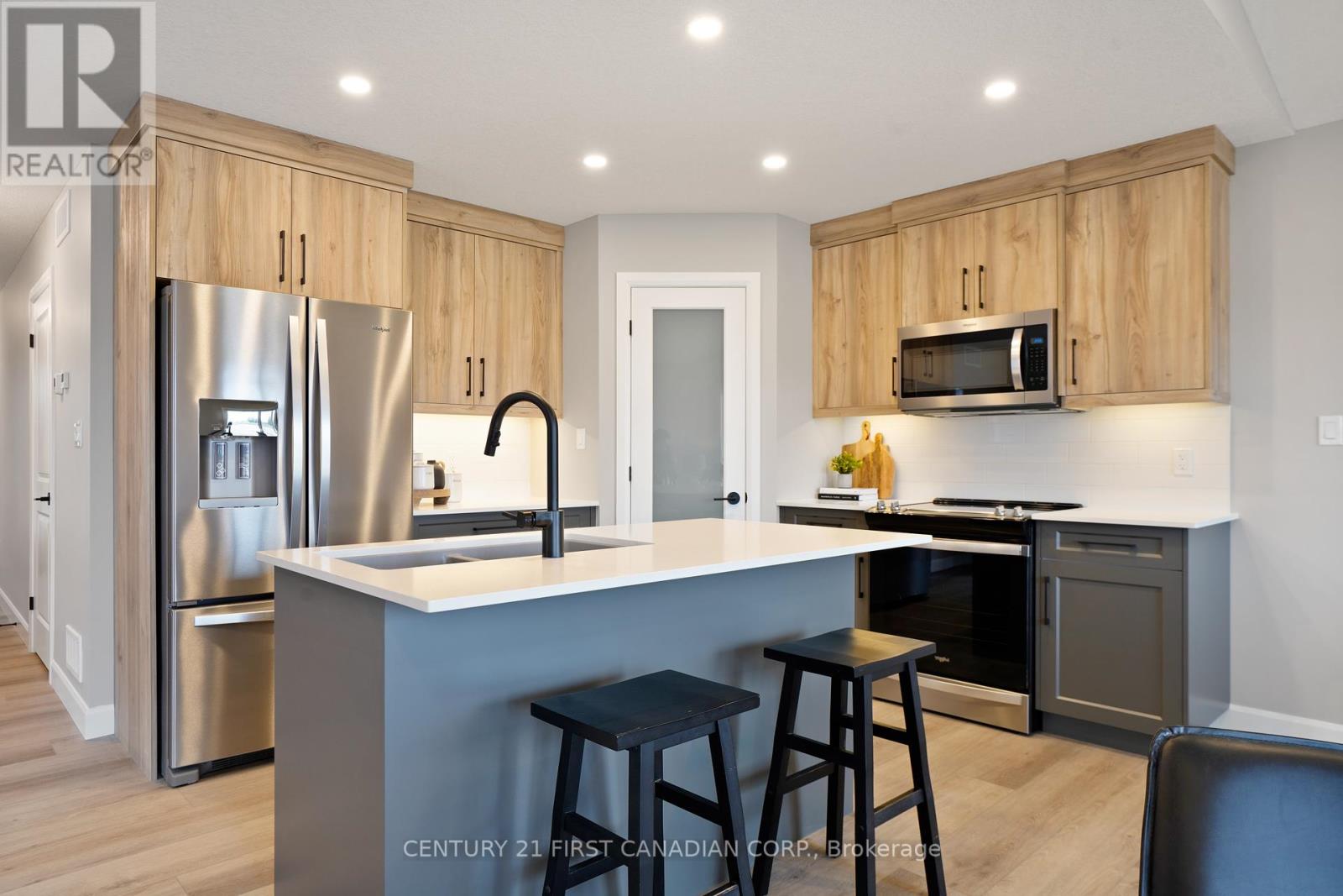 9 Twynstra Street, North Middlesex, Ontario  N0M 1A0 - Photo 11 - X12455349