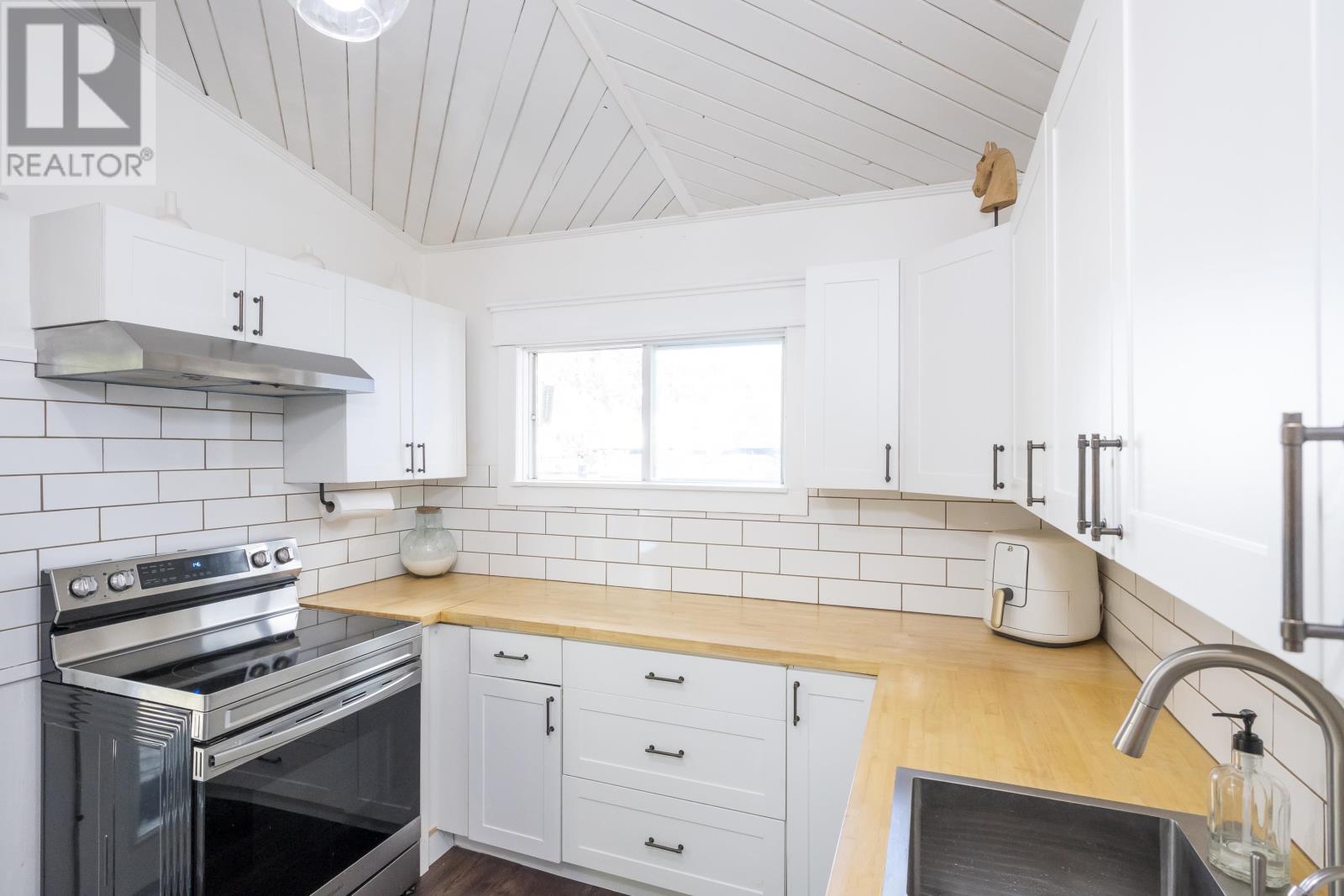 98 Jean St., Thunder Bay, Ontario  P7A 5E9 - Photo 24 - TB253188