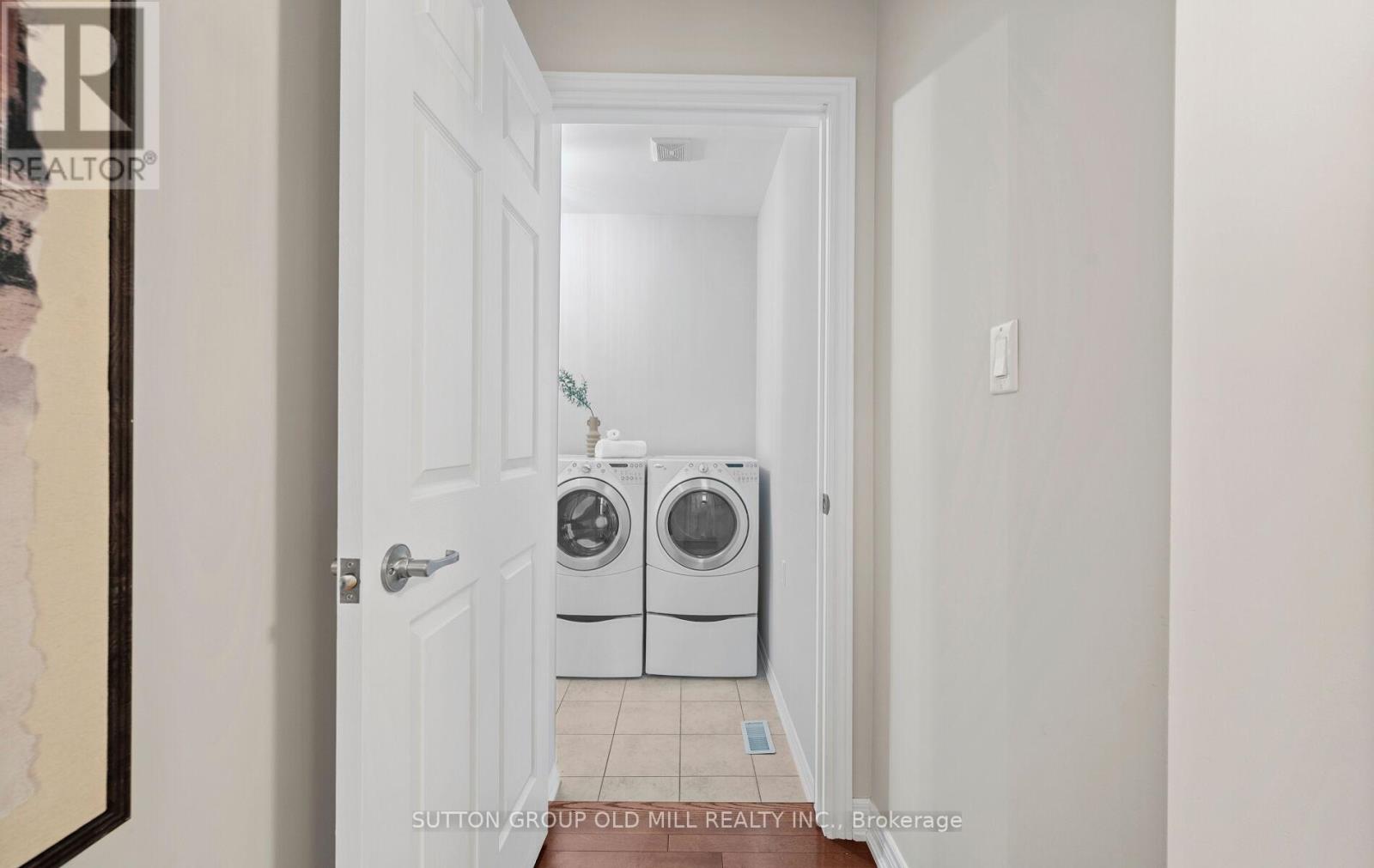 3304 Stalybridge Drive, Oakville, Ontario  L6M 0K8 - Photo 19 - W12455208