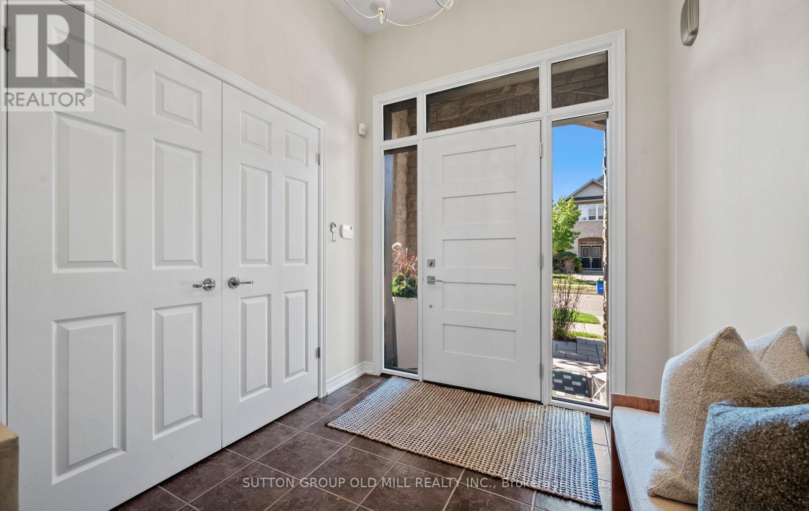 3304 Stalybridge Drive, Oakville, Ontario  L6M 0K8 - Photo 2 - W12455208