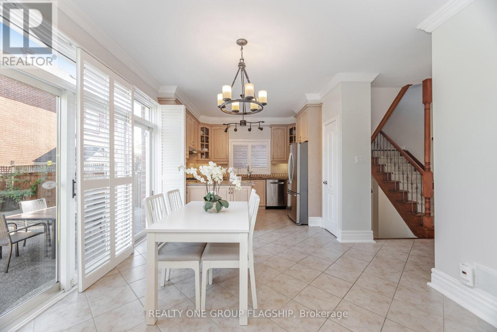 5871 Long Valley Road E, Mississauga, Ontario  L5M 6J5 - Photo 17 - W12455260