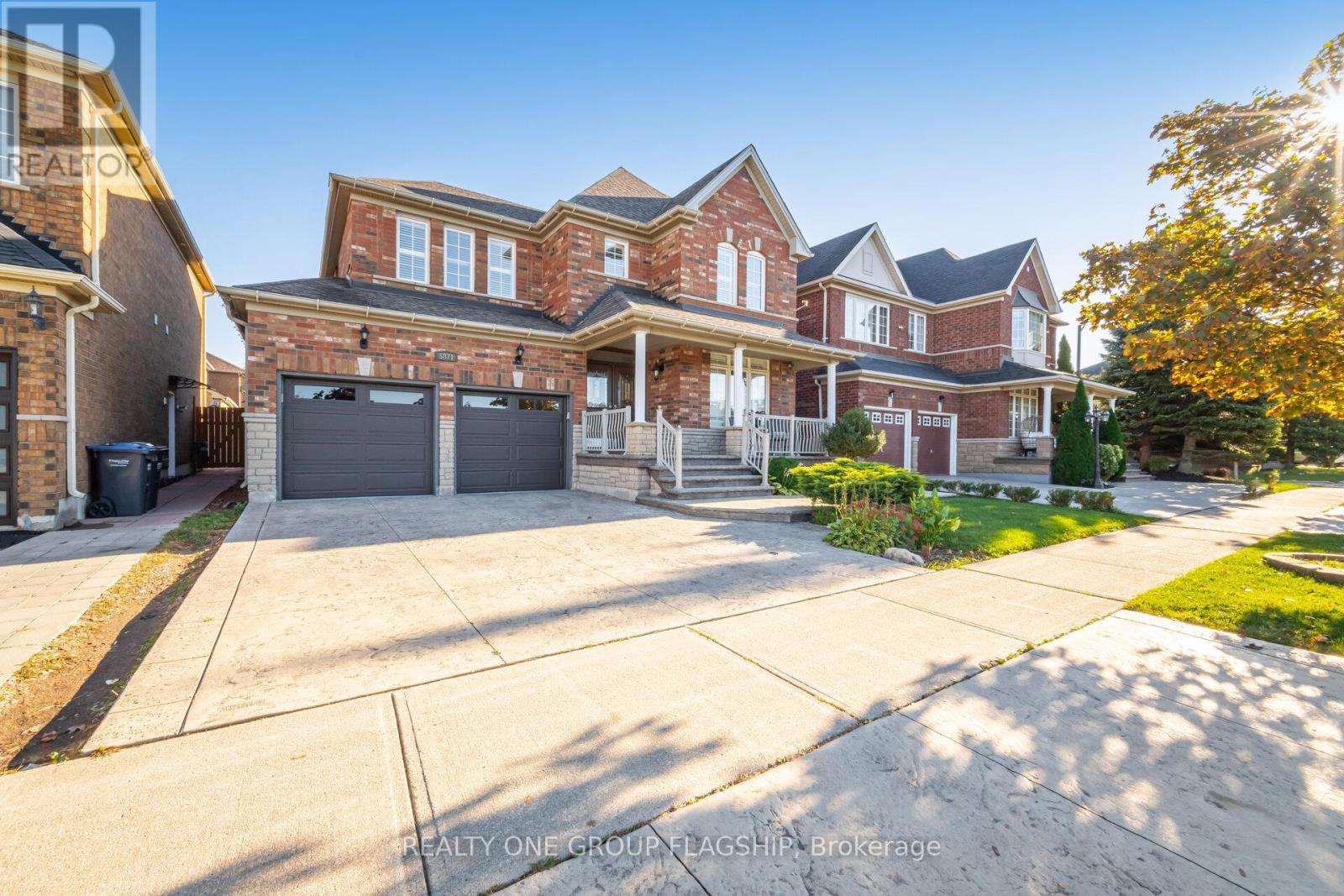 5871 Long Valley Road E, Mississauga, Ontario  L5M 6J5 - Photo 2 - W12455260