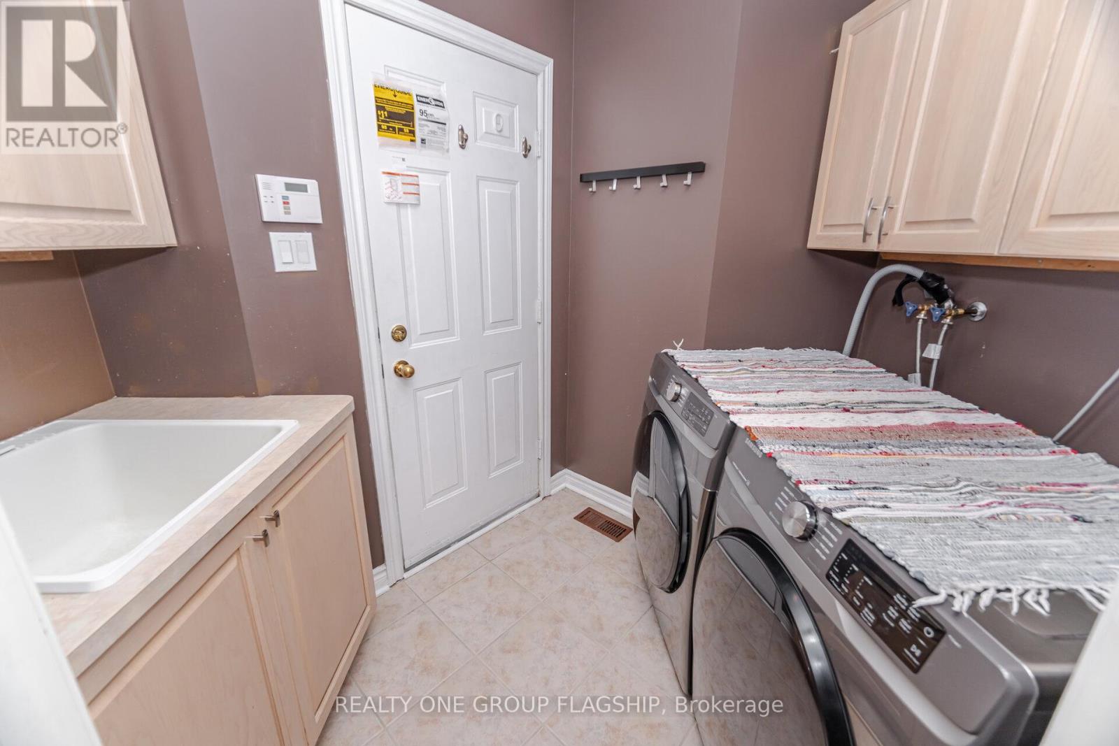 5871 Long Valley Road E, Mississauga, Ontario  L5M 6J5 - Photo 28 - W12455260