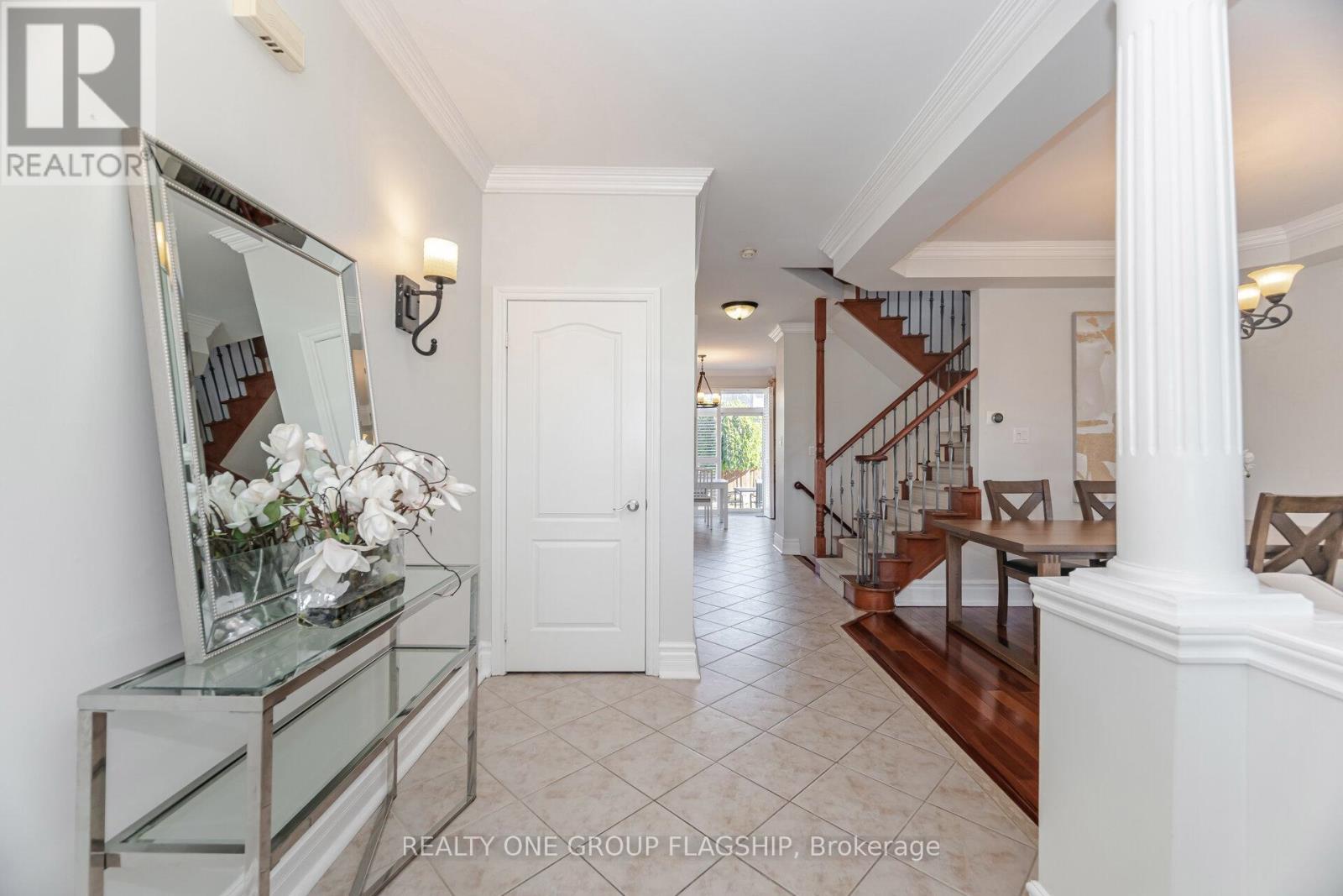 5871 Long Valley Road E, Mississauga, Ontario  L5M 6J5 - Photo 8 - W12455260