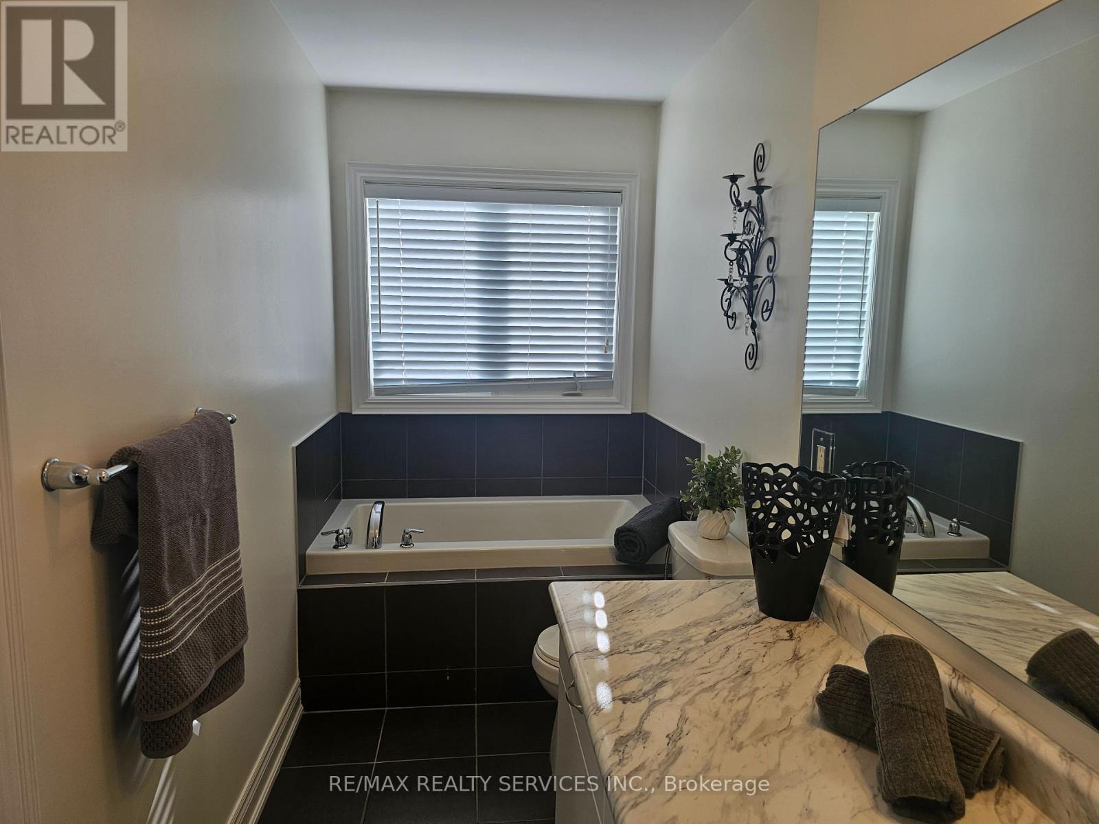 7 Lady Evelyn Crescent, Brampton, Ontario  L6Y 6C7 - Photo 23 - W12389697